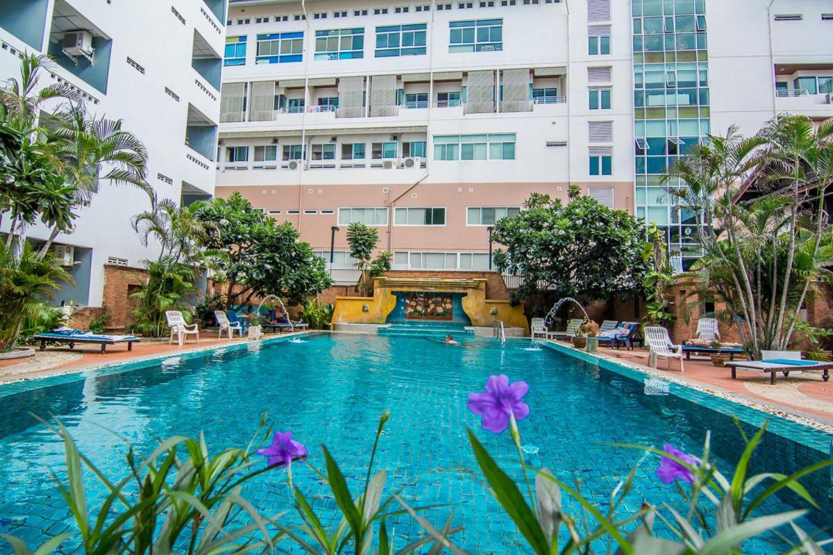 Sutus Court 7 Hotel Pattaya Exterior foto