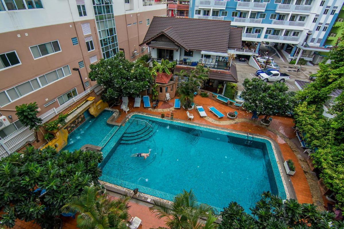 Sutus Court 7 Hotel Pattaya Exterior foto