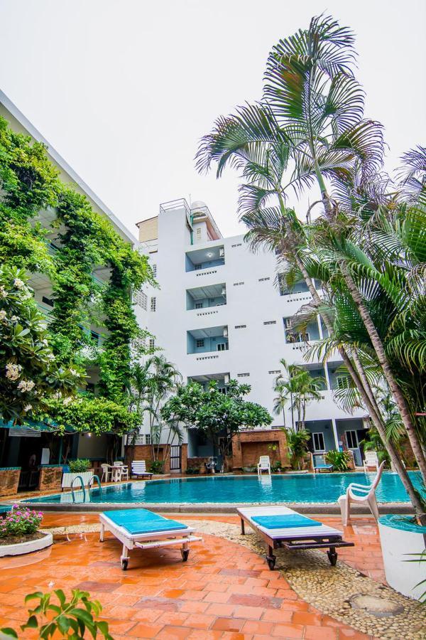 Sutus Court 7 Hotel Pattaya Exterior foto