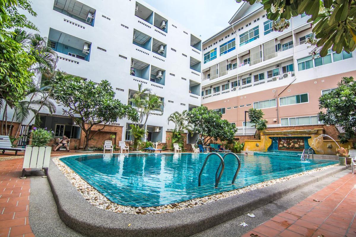 Sutus Court 7 Hotel Pattaya Exterior foto