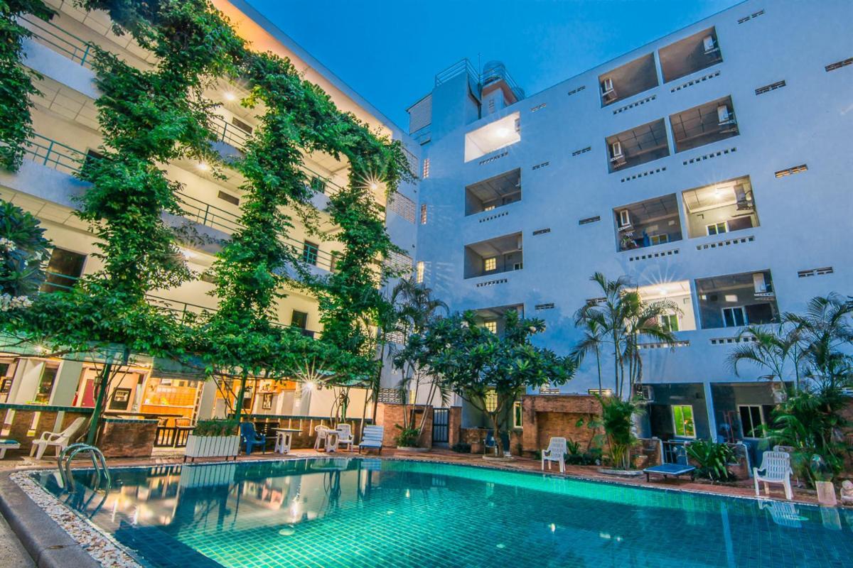 Sutus Court 7 Hotel Pattaya Exterior foto