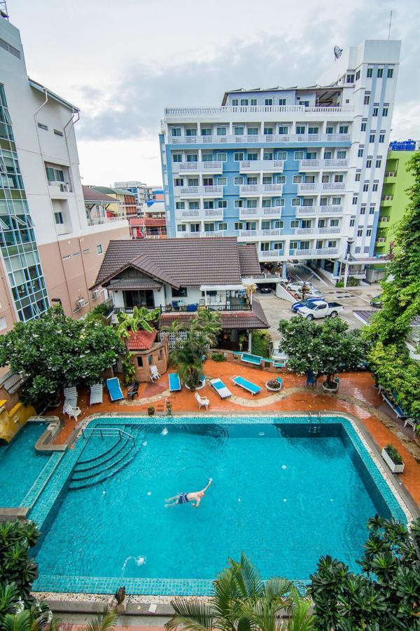 Sutus Court 7 Hotel Pattaya Exterior foto