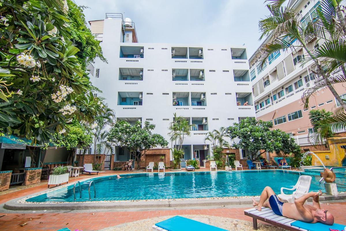Sutus Court 7 Hotel Pattaya Exterior foto