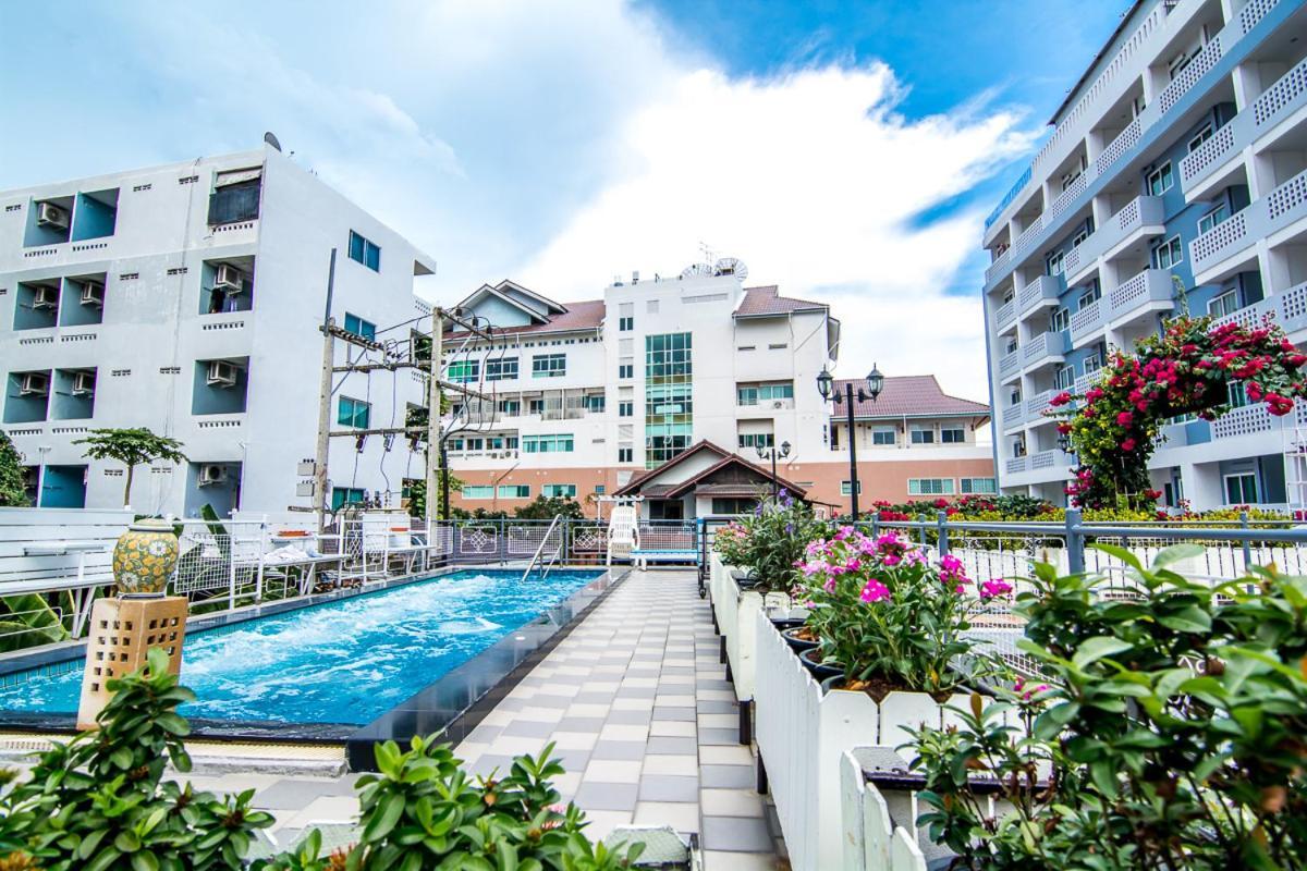 Sutus Court 7 Hotel Pattaya Exterior foto