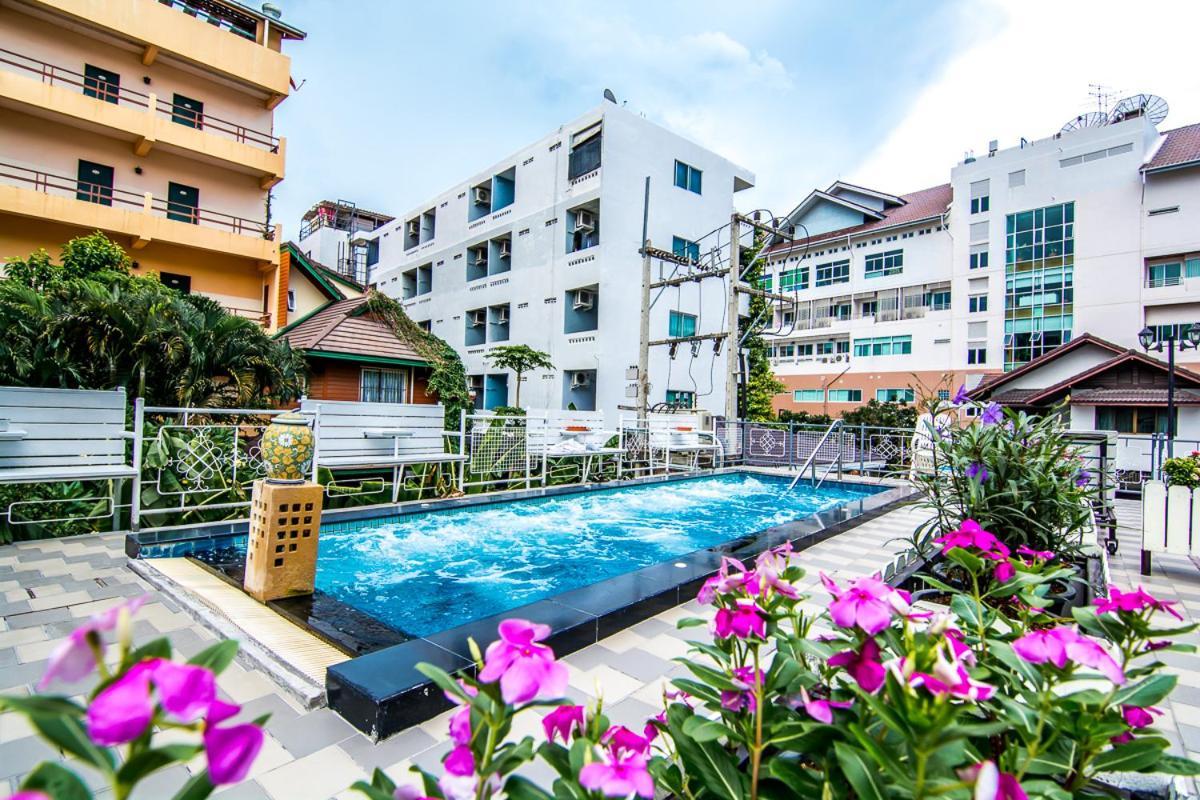 Sutus Court 7 Hotel Pattaya Exterior foto